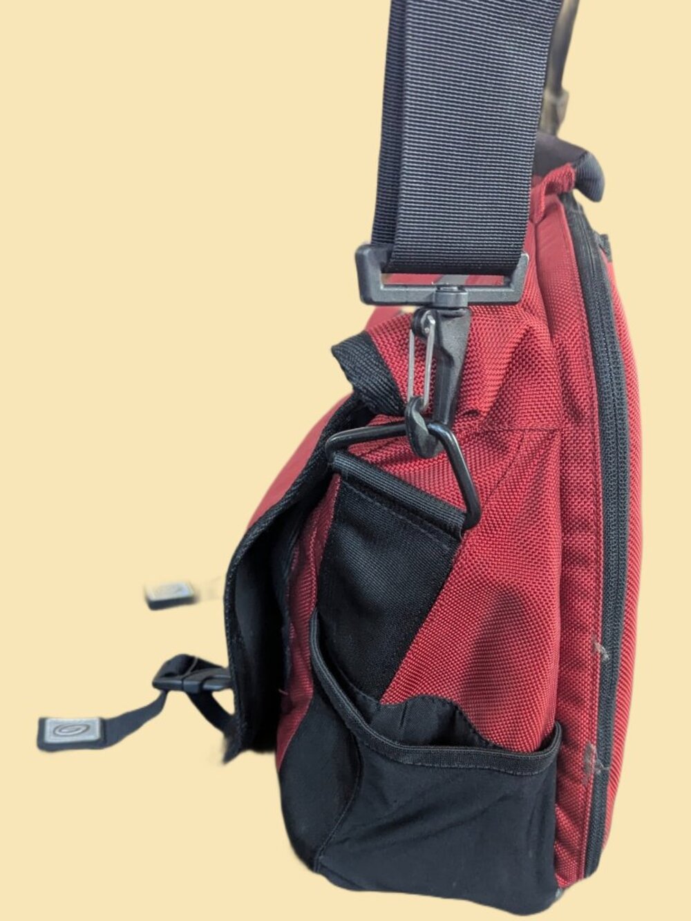 Timbuk2 Red & Gray Nylon Messenger Bag with detachable Shoulder Strap - Picture 3 of 14